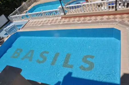 Basil's Apart - 11