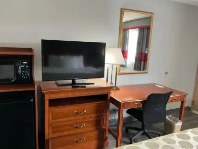 Ramada Macon - 21