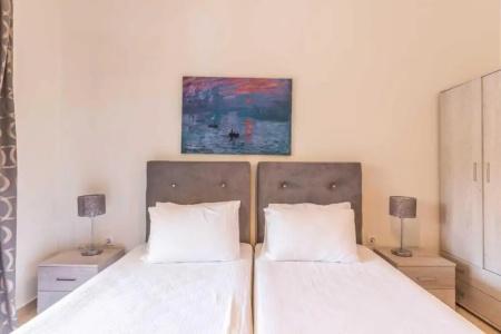 Bella de Lux Apts - 37