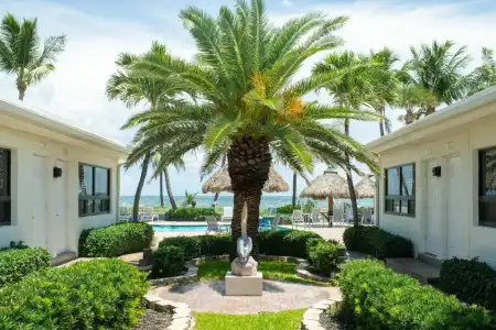 High Noon Beach Resort - 10