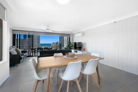 Surfers Century Oceanside Apartments - 203