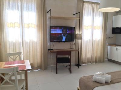 Two Pillows Boutique Hostel - 3