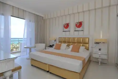 St. George Beach & Spa Resort - 4