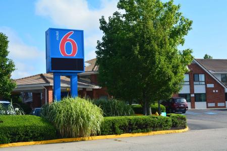 Motel 6 Newport, RI - 14