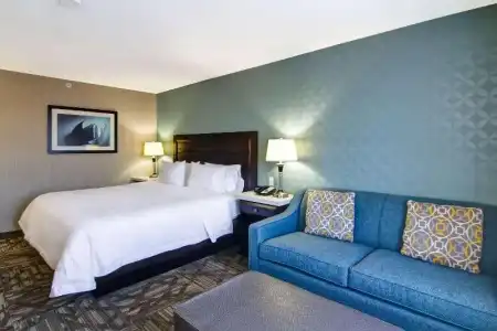 Hampton Inn & Suites by Hilton Calgary-Airport - 84