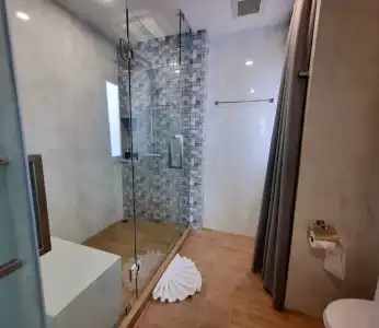 Ama's House Luxury Boutique - 7