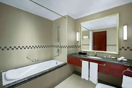 DoubleTree by Hilton - 37