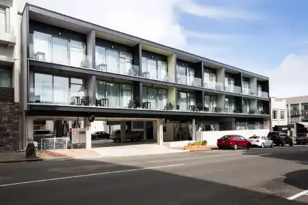 The Metrotel Motel - 32