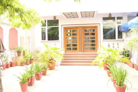 Chit Chat Palace - 8