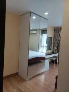 V Check Inn Sukhumvit 22 - 35