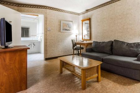 Quality Inn & Suites Silicon Valley - 57