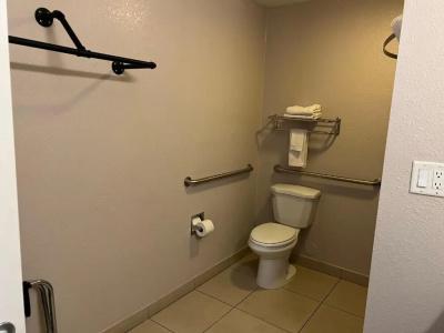 Super 8 by Wyndham Mesa Downtown Near Convention Center - 43
