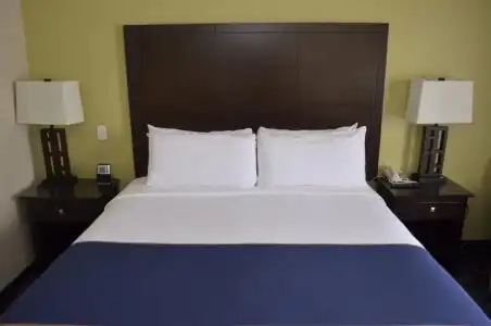 Super 8 by Wyndham Irving/DFW Apt/North - 26