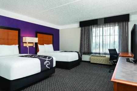 La Quinta Inn & Suites by Wyndham Univ Area Chapel Hill - 36