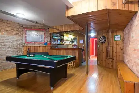 Wrigley Hostel - 63