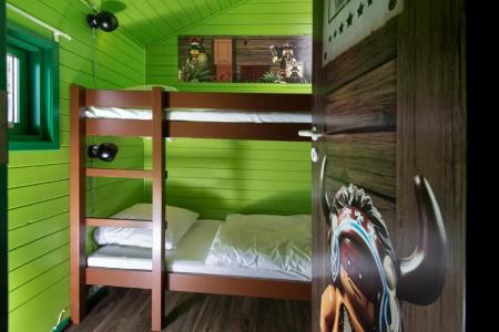 LEGOLAND Wilderness Barrels & Cabins - 1