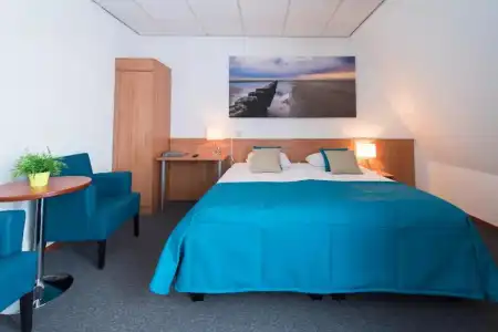 Hotel - 78