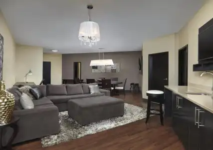 Four Points by Sheraton & Suites Calgary West - 5