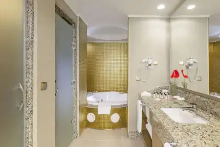 Royal Holiday Palace - 8