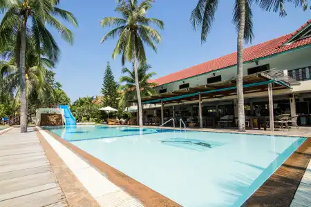 Dolphin Bay Beach Resort - 16