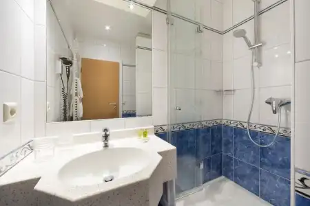 Hôtel Perrin - 72