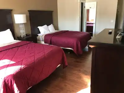 Rodeway Inn - 4