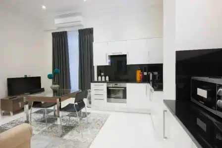 Queensgate Court - 322