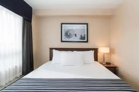 Sandman Signature Calgary Airport - 73