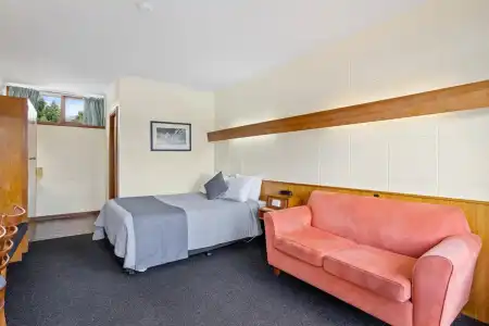 Riverfront Motel & Restaurant - 28
