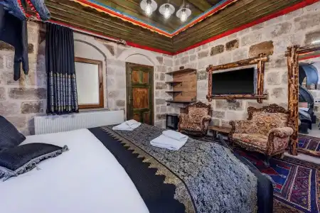 Kayatas Cave Suites - 84