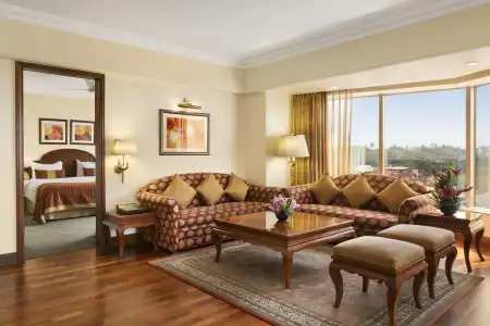 Ramada Plaza by Wyndham Palm Grove - 3