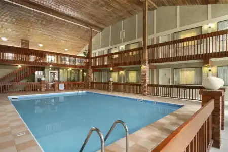 Days Inn by Wyndham Vernon - 15