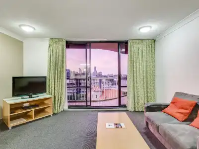 Central Hillcrest Apartment - 52