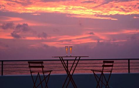 J Negombo - 17
