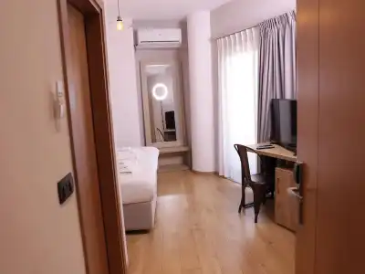 Oda Tirana - 77