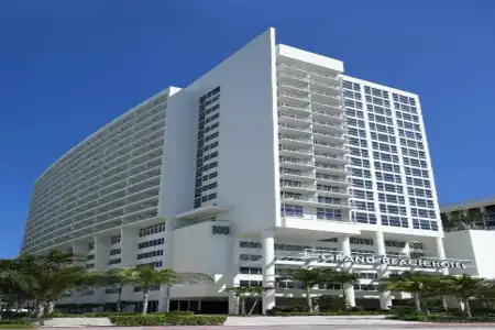 Grand Beach - 0