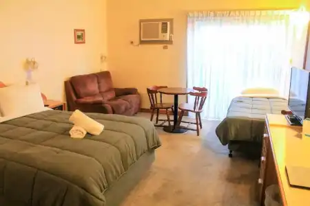 St Georges Motor Inn - 114