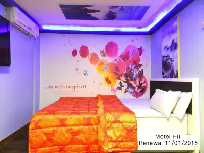Hill Motel - 1