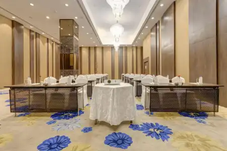 Holiday Inn Kolkata Airport by IHG - 15