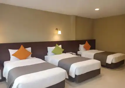 S Bangkok, Navamin - 3