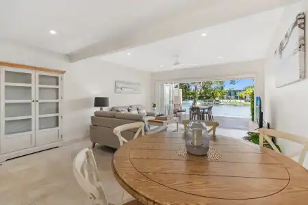 Noosa Entrance Waterfront Resort - 34