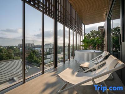 Shan Villas Sukhumvit - 304