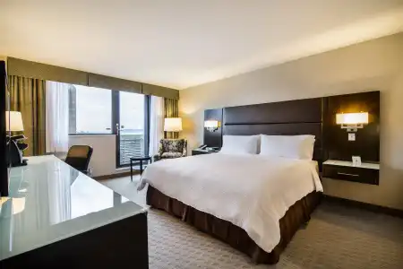 Holiday Inn Vancouver-Centre - 13