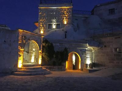 Tulip Cave Suites - 16