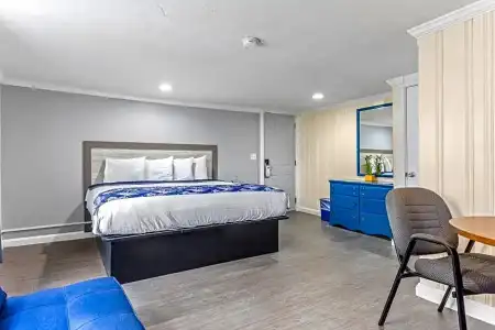 The Tides Motel - 5