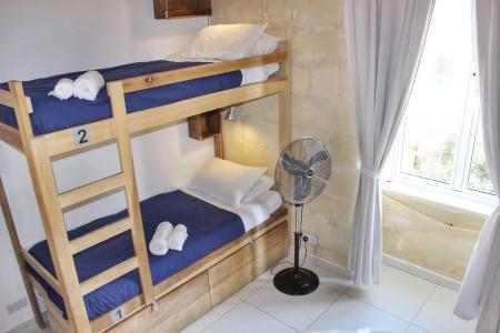 Two Pillows Boutique Hostel - 26