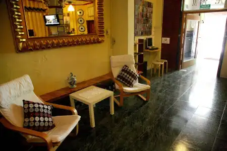 Duquesa Bed & Breakfast - 9