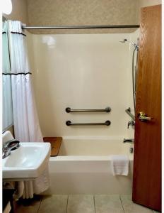 Boothill Inn and Suites - 46