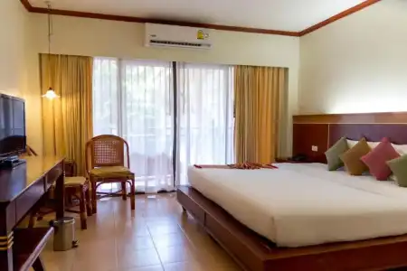 Lanta Casuarina Beach Resort - 49