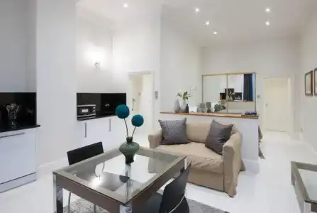 Queensgate Court - 321